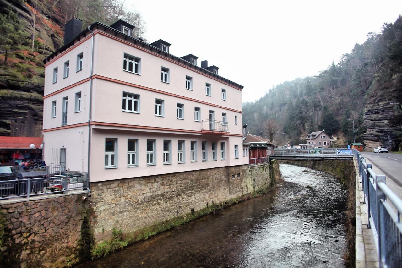 Hotel Kotva Хренско Экстерьер фото