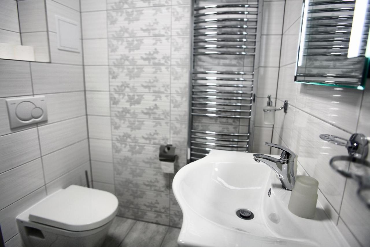 Hotel Kotva Хренско Экстерьер фото